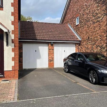 Kingsnorth Ashford Holiday Home Smithy Drive Sleeps 5 Free Wifi And Vehicle Parking المظهر الخارجي الصورة