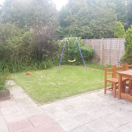 Kingsnorth Ashford Holiday Home Smithy Drive Sleeps 5 Free Wifi And Vehicle Parking المظهر الخارجي الصورة