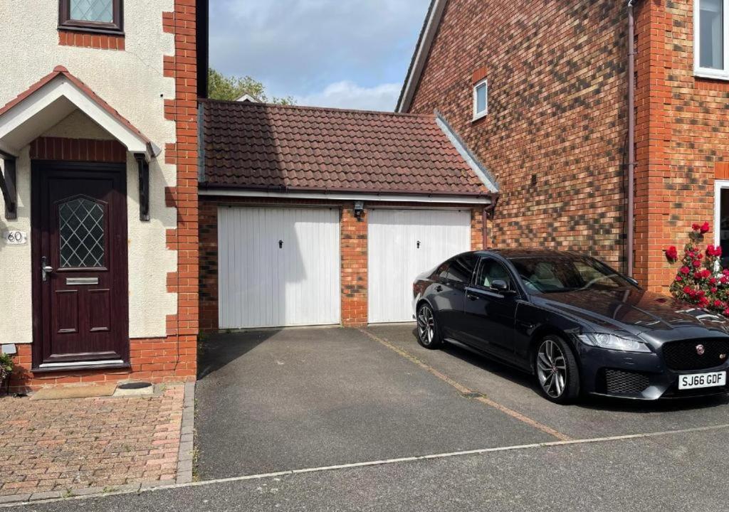 Kingsnorth Ashford Holiday Home Smithy Drive Sleeps 5 Free Wifi And Vehicle Parking المظهر الخارجي الصورة