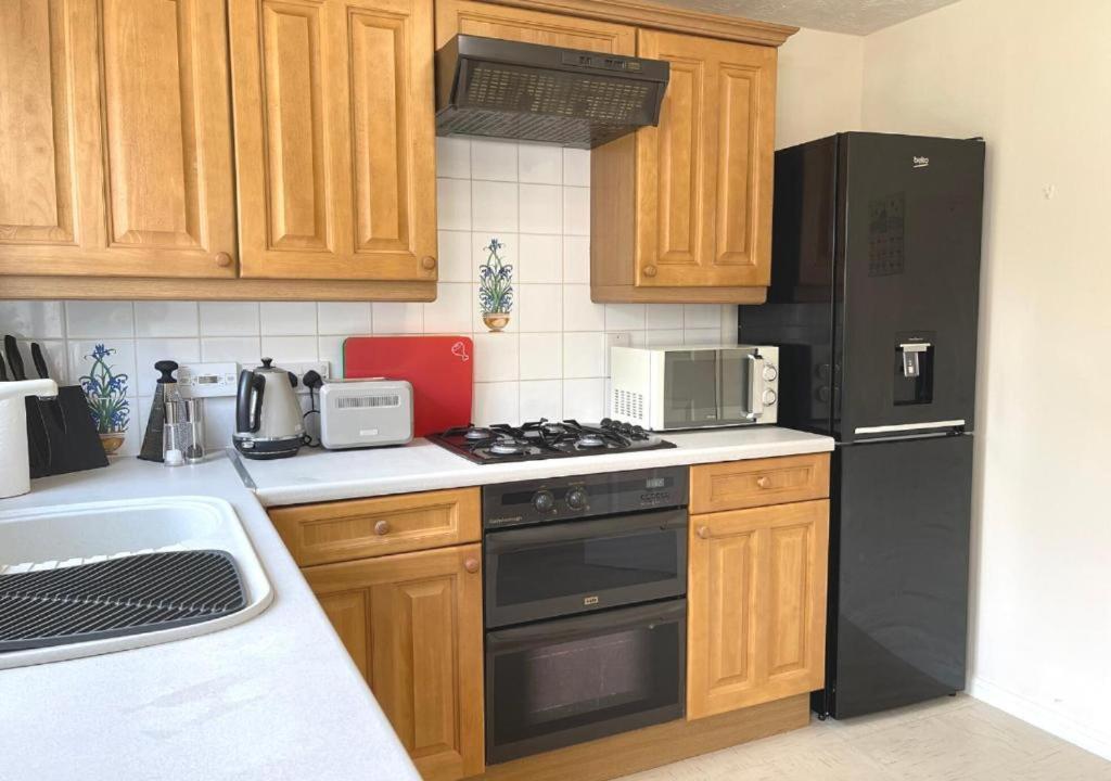 Kingsnorth Ashford Holiday Home Smithy Drive Sleeps 5 Free Wifi And Vehicle Parking المظهر الخارجي الصورة