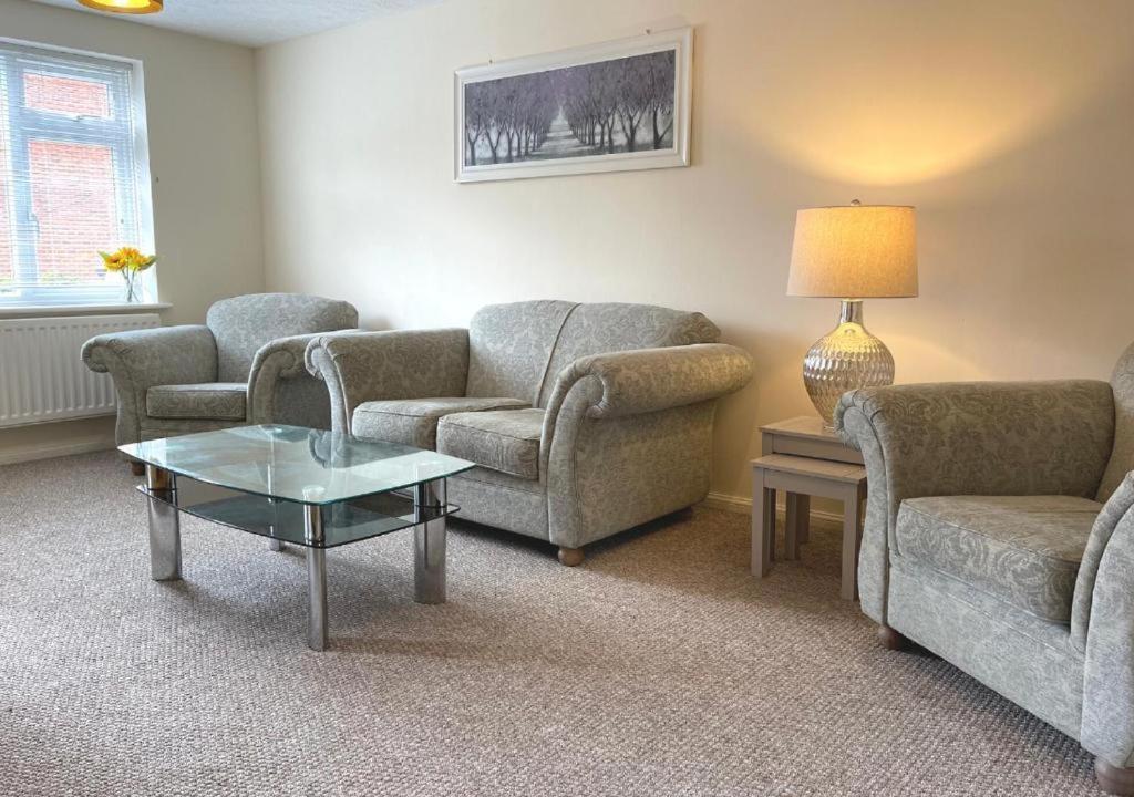 Kingsnorth Ashford Holiday Home Smithy Drive Sleeps 5 Free Wifi And Vehicle Parking المظهر الخارجي الصورة