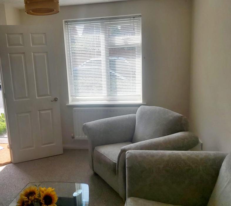Kingsnorth Ashford Holiday Home Smithy Drive Sleeps 5 Free Wifi And Vehicle Parking المظهر الخارجي الصورة