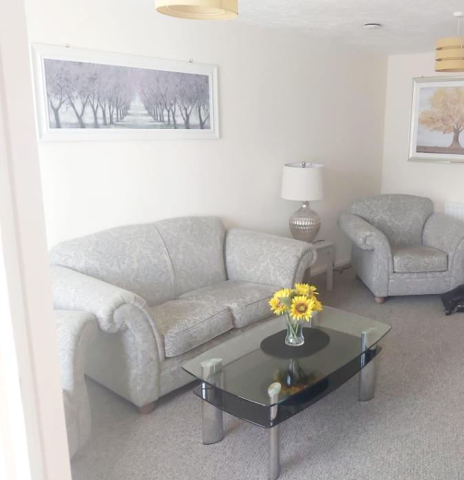 Kingsnorth Ashford Holiday Home Smithy Drive Sleeps 5 Free Wifi And Vehicle Parking المظهر الخارجي الصورة