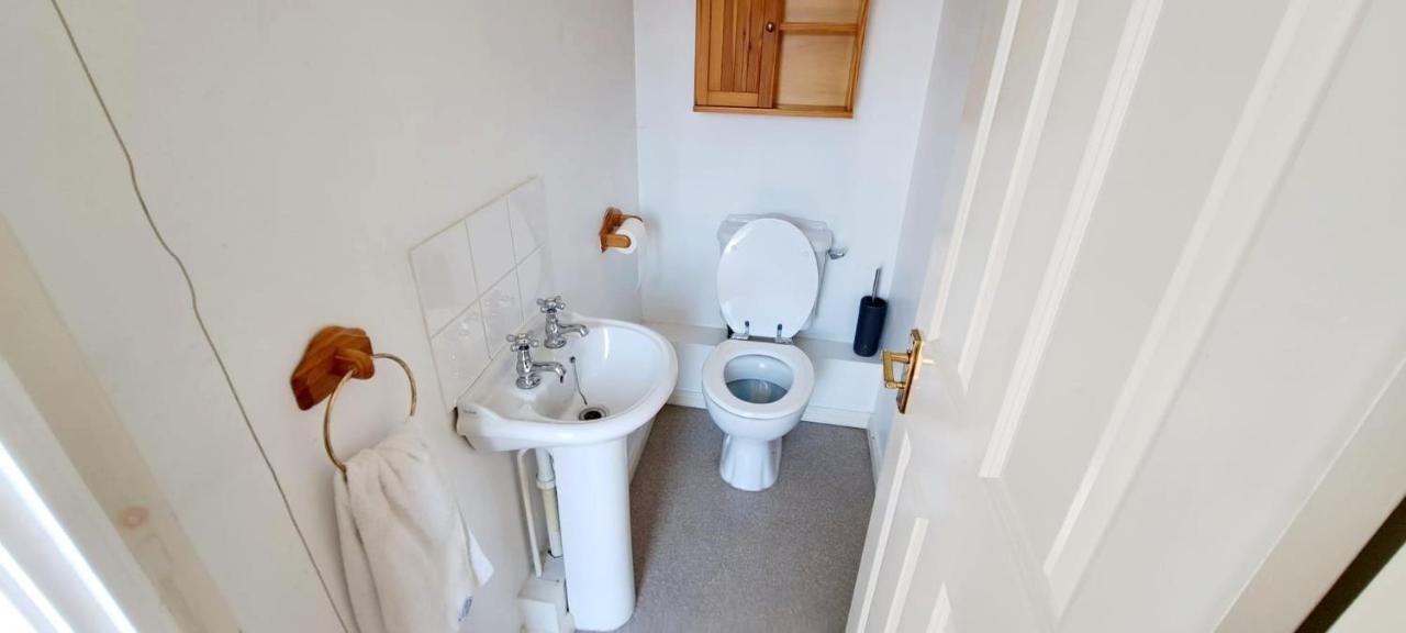 Kingsnorth Ashford Holiday Home Smithy Drive Sleeps 5 Free Wifi And Vehicle Parking المظهر الخارجي الصورة