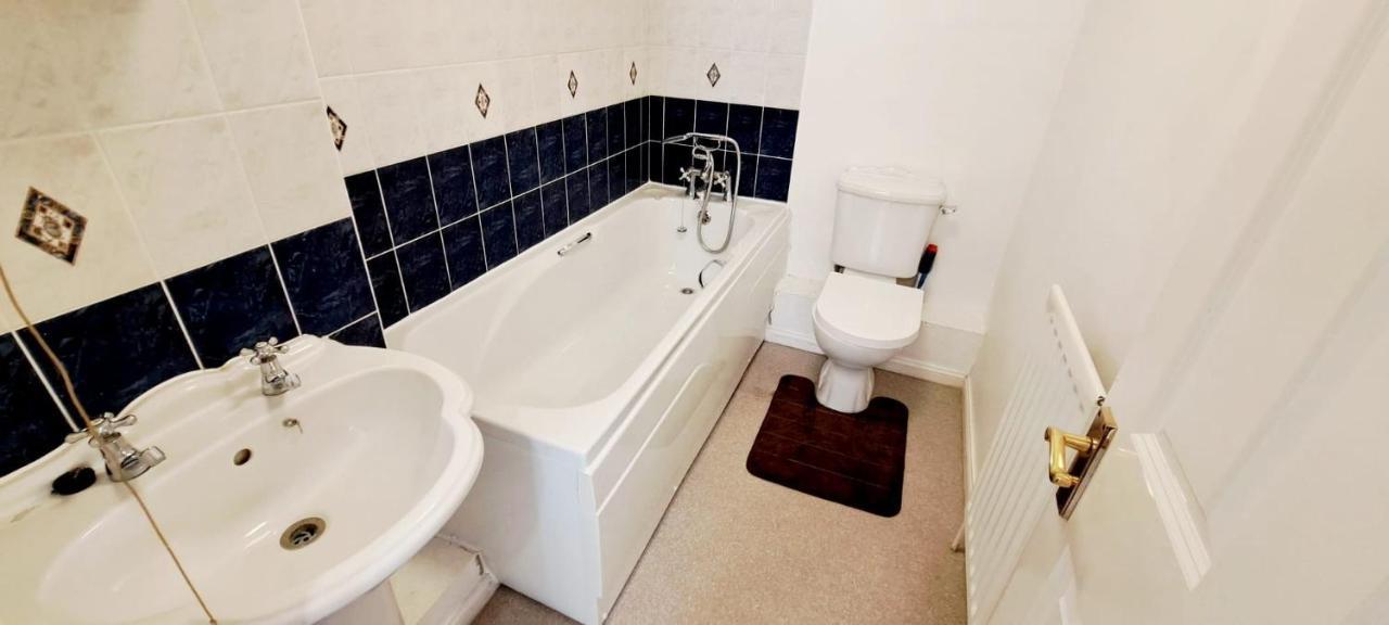 Kingsnorth Ashford Holiday Home Smithy Drive Sleeps 5 Free Wifi And Vehicle Parking المظهر الخارجي الصورة